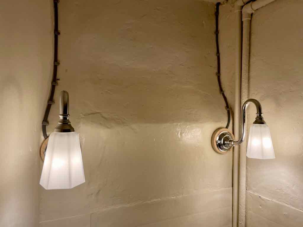 Toilet basin lighting